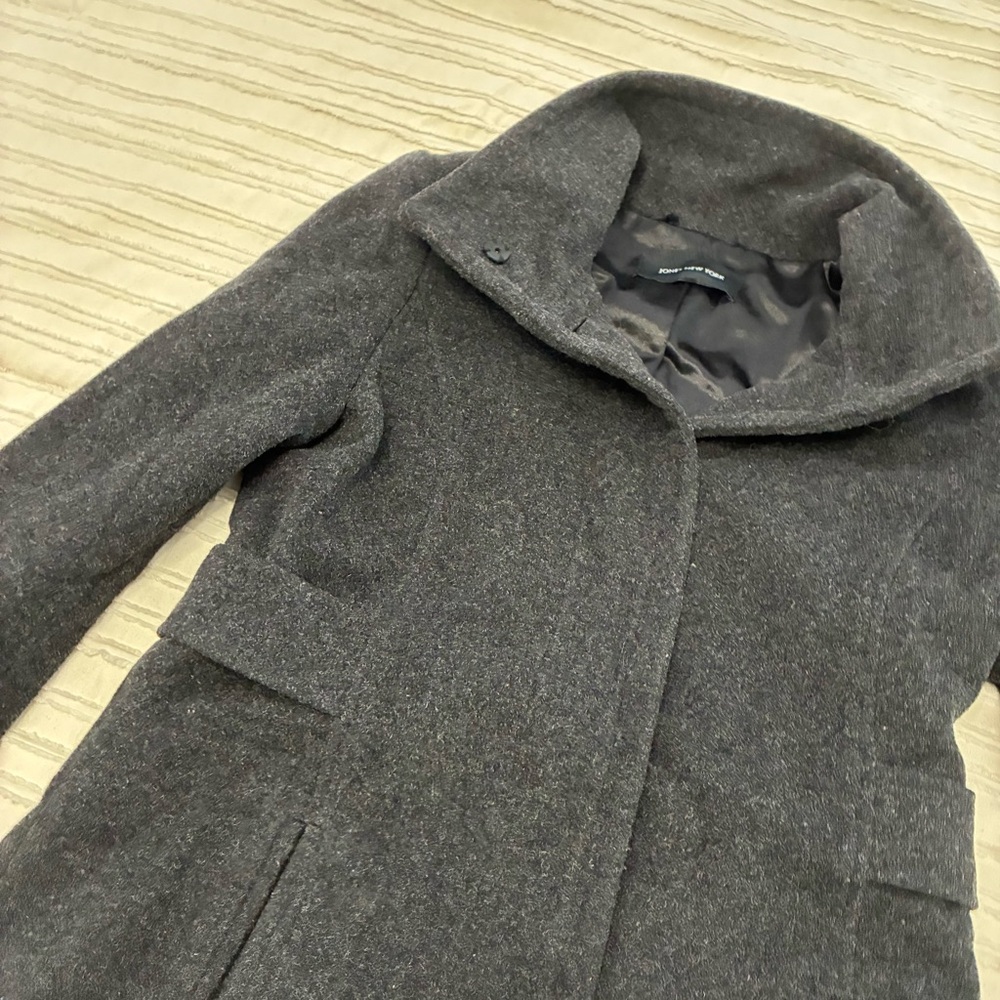 Jones New York Charcoal wool & cashmere Coat. Size small. Gorgeous fabric! - Picture 10 of 16